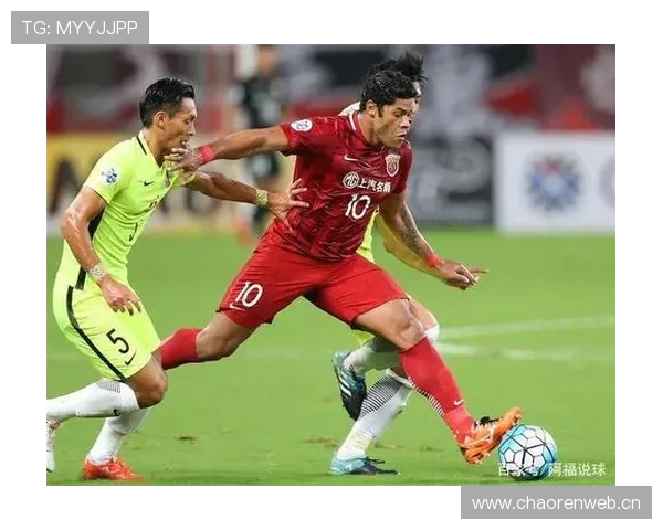 马尔蒂诺控球与高位逼抢战术中的攻守平衡解析