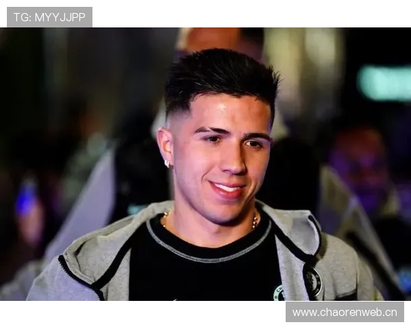 恩佐·费尔南德斯赛场上狂飙，场下居然跟普通人一样周末宅家不出门？