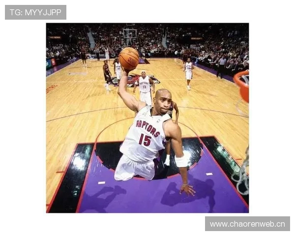 文斯·卡特后期无球跑位效率提升显著，拉开球队进攻空间