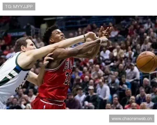 别再被吹了！篮球规则里如何正确判定非法用手防守